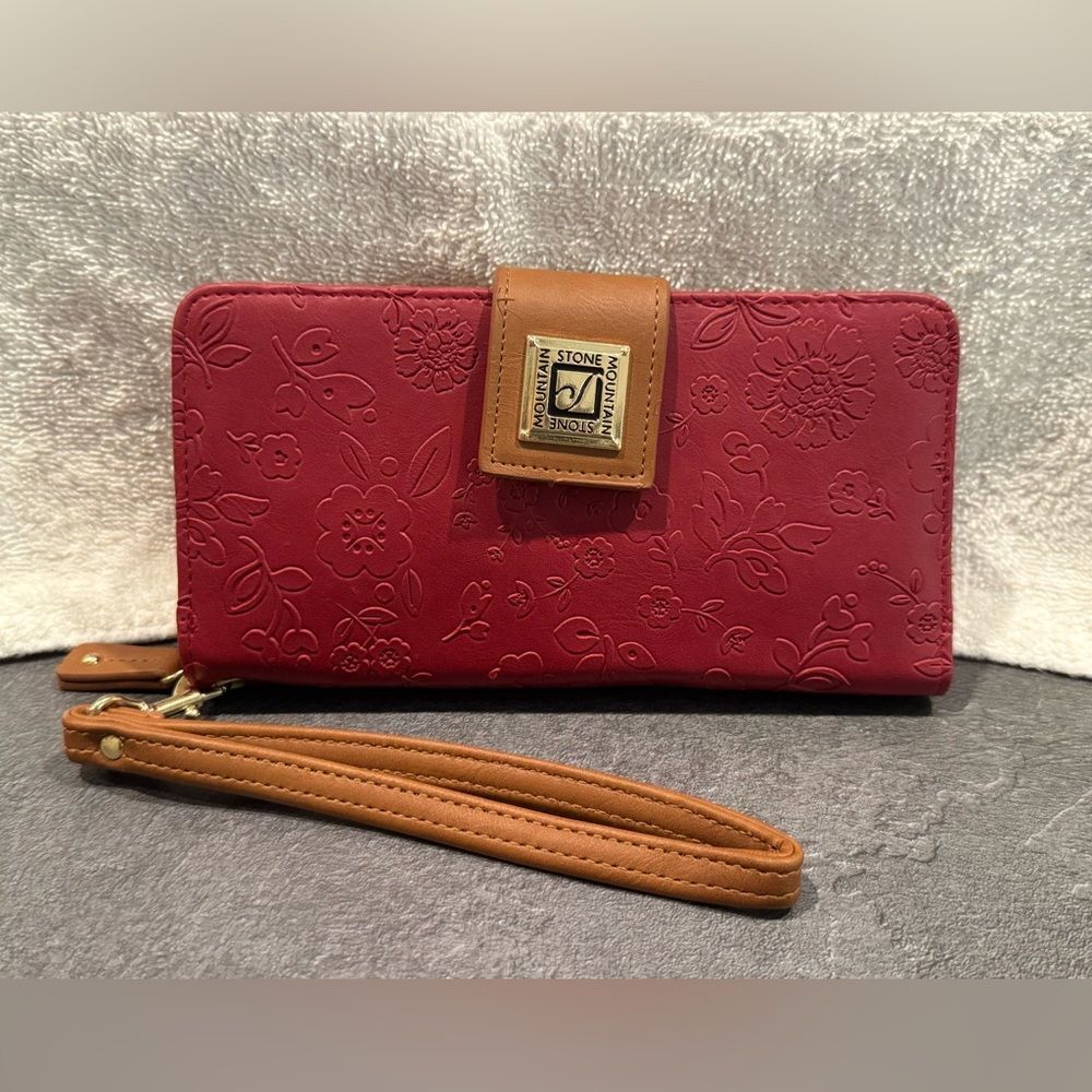 Women’s Stone Mountain Red Floral Wallet with Removable Wristlet Strap